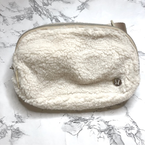 Lululemon Everywhere Fleece Belt Bag Extended Strap Natural Ivory/Trench - Picture 5 of 8